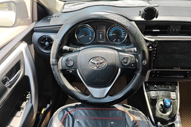 Used Toyota Levin 2017 Revised Dual-Engine 1.8H GS E-CVT Elite Sunroof Version China V Standard Steering Wheel