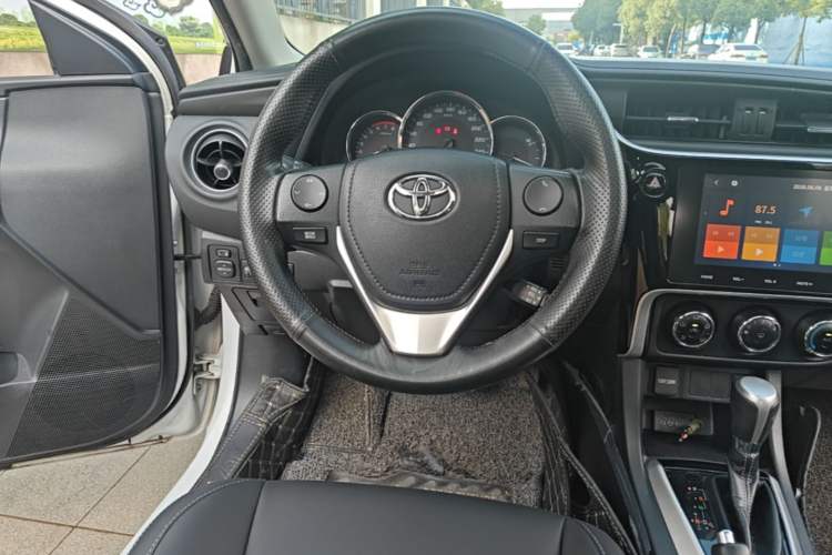 Used Toyota Levin 2017 Revised 185T CVT Elite Edition China V Standard Steering Wheel