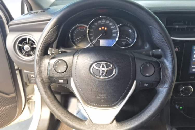 Used Toyota Levin 2017 Revised Version 185T CVT Elite Edition China VI Standard Steering Wheel