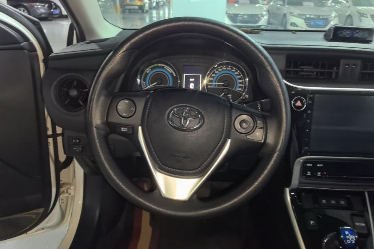Used Toyota Levin 2017 Revised Dual-Engine 1.8H GS E-CVT Elite Sunroof Version China V Standard Steering Wheel