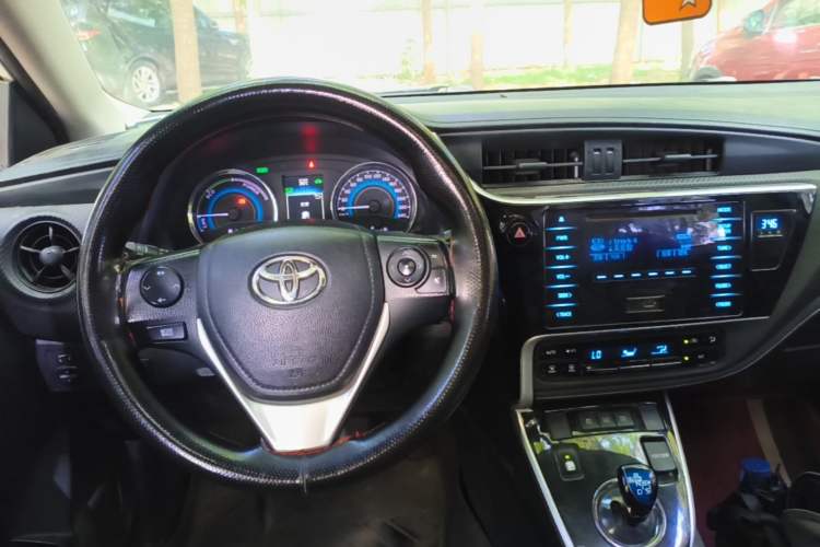 Used Toyota Levin 2017 Revised Dual-Engine 1.8H GS E-CVT Elite Sunroof Version China V Standard Steering Wheel