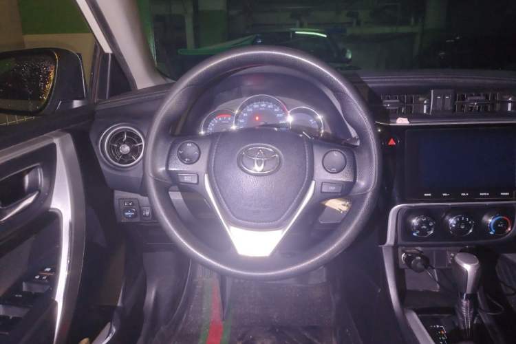 Used Toyota Levin 2017 Revised 185T CVT Elite Edition China V Standard Steering Wheel