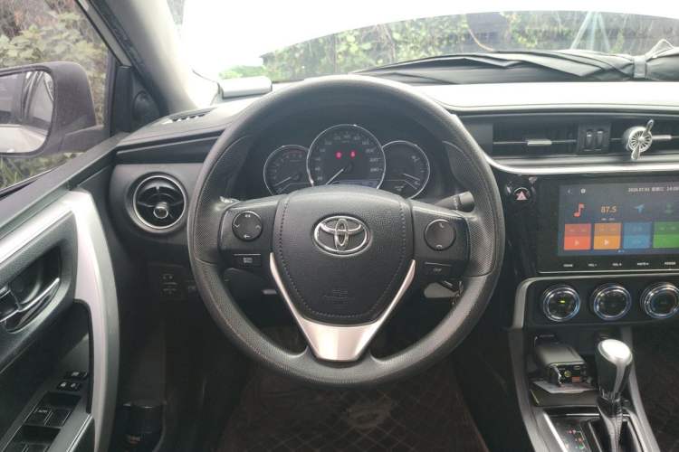 Used Toyota Levin 2017 Revised 185T CVT Elite Edition China V Standard Steering Wheel
