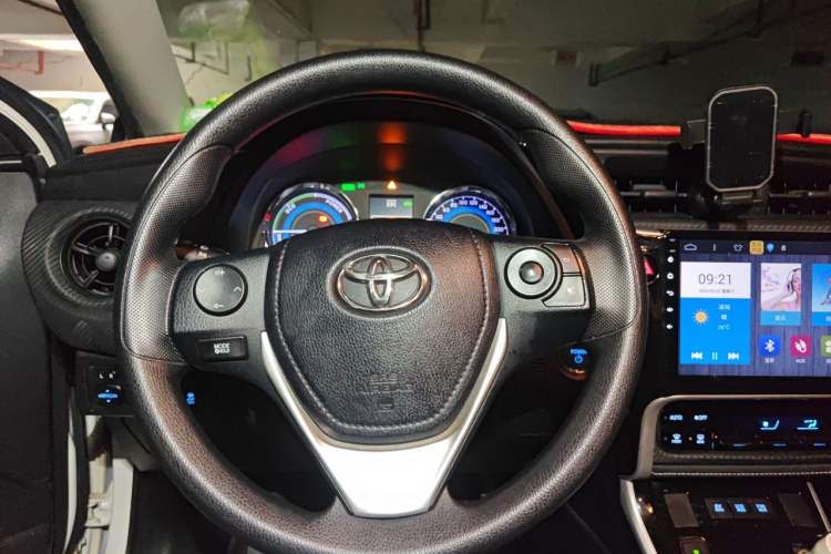 Used Toyota Levin 2017 Revised Dual-Engine 1.8H GS E-CVT Elite Sunroof Version China V Standard Steering Wheel