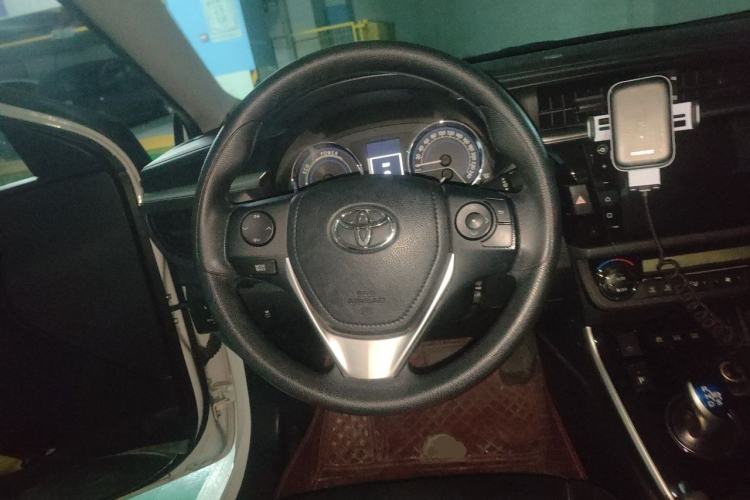 Used Toyota Levin 2017 Revised Dual-Engine 1.8H GS E-CVT Elite Sunroof Version China V Standard Steering Wheel
