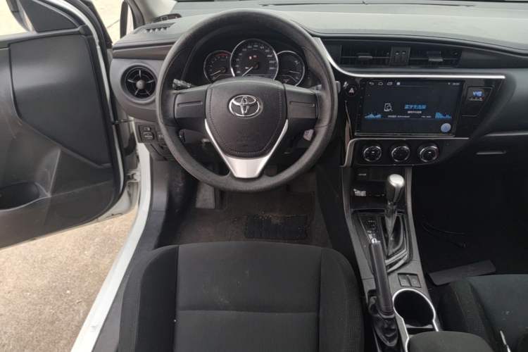 Used Toyota Levin 2017 Revised Version 185T CVT New Sharp Edition China V Standard Steering Wheel