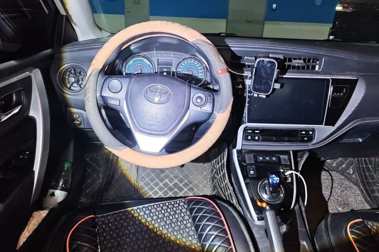 Used Toyota Levin 2017 Revised Dual-Engine 1.8H GS E-CVT Elite Sunroof Version China V Standard Steering Wheel