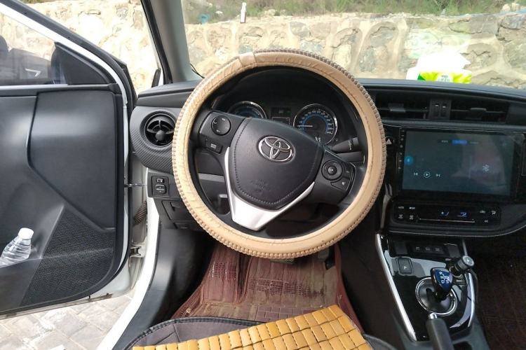 Used Toyota Levin 2017 Revised Dual-Engine 1.8H GS E-CVT Elite Sunroof Version China V Standard Steering Wheel