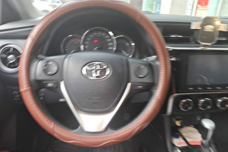 Used Toyota Levin 2017 Revised 185T CVT Elite Edition China V Standard Steering Wheel