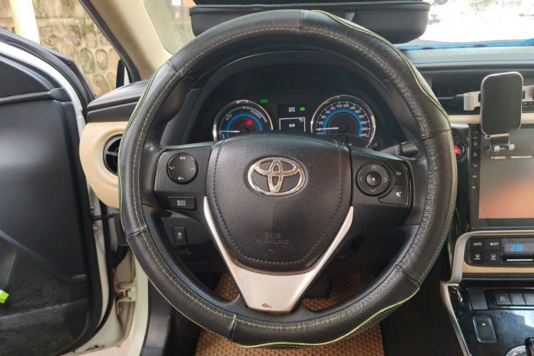 Used Toyota Levin 2017 Revised Dual-Engine 1.8H GS E-CVT Elite Sunroof Version China V Standard Steering Wheel