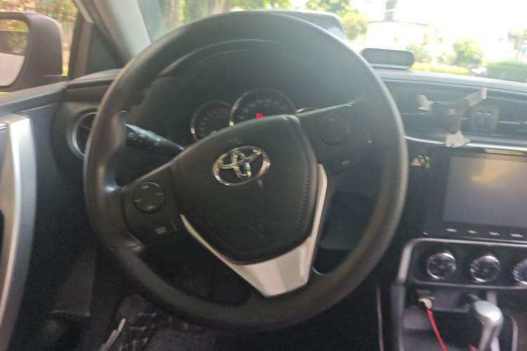 Used Toyota Levin 2017 Revised 185T CVT Elite Edition China V Standard Steering Wheel