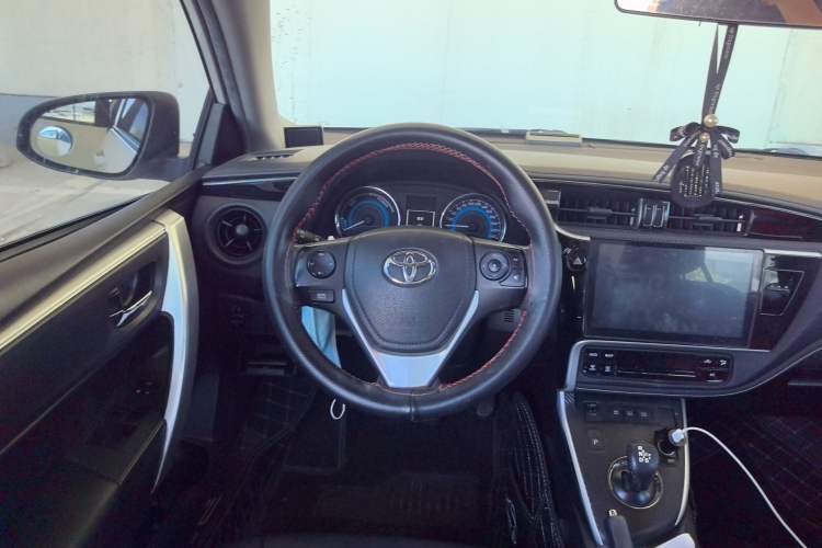Used Toyota Levin 2017 Revised Dual-Engine 1.8H GS E-CVT Elite Sunroof Version China VI Standard Steering Wheel