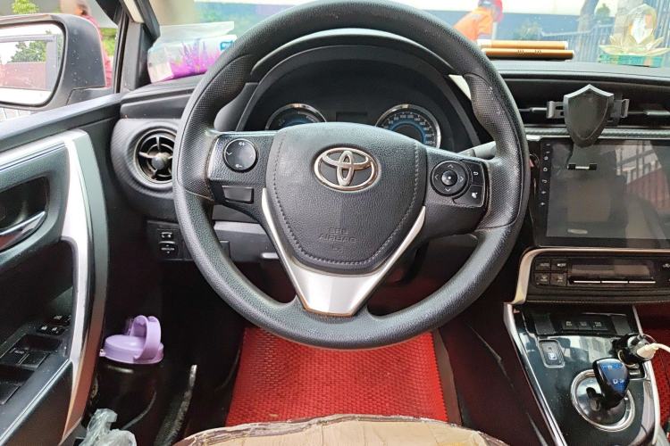 Used Toyota Levin 2017 Revised Dual-Engine 1.8H GS E-CVT Elite Sunroof Version China V Standard Steering Wheel