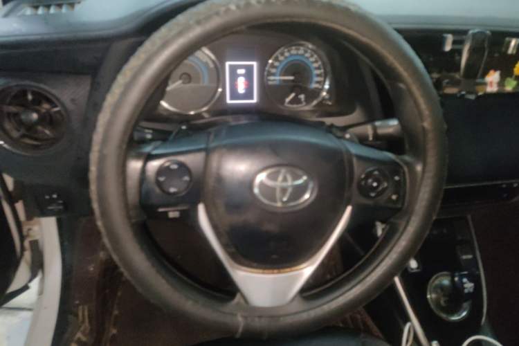 Used Toyota Levin 2017 Revised Dual-Engine 1.8H GS E-CVT Elite Sunroof Version China V Standard Steering Wheel