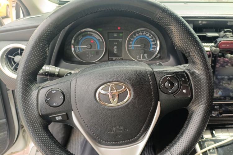 Used Toyota Levin 2017 Revised Dual-Engine 1.8H GS E-CVT Elite Sunroof Version China V Standard Steering Wheel