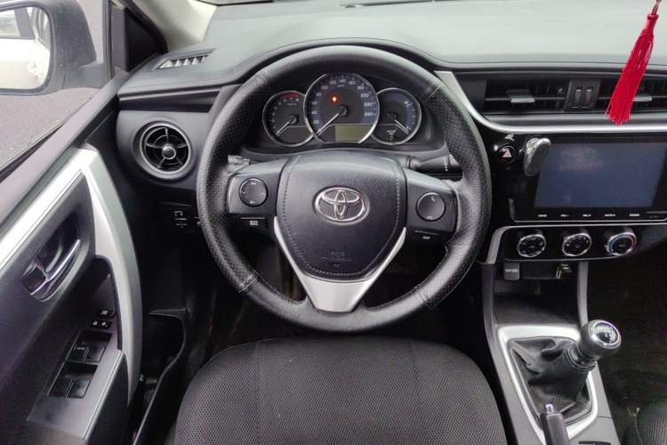 Used Toyota Levin 2017 Revised 185T Manual Elite Edition China V Standard Steering Wheel