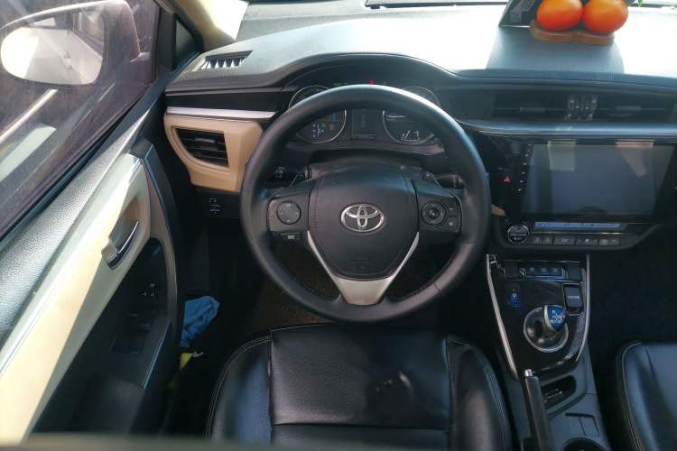 Used Toyota Levin 2017 Revised Dual-Engine 1.8H GS E-CVT Elite Sunroof Version China V Standard Steering Wheel