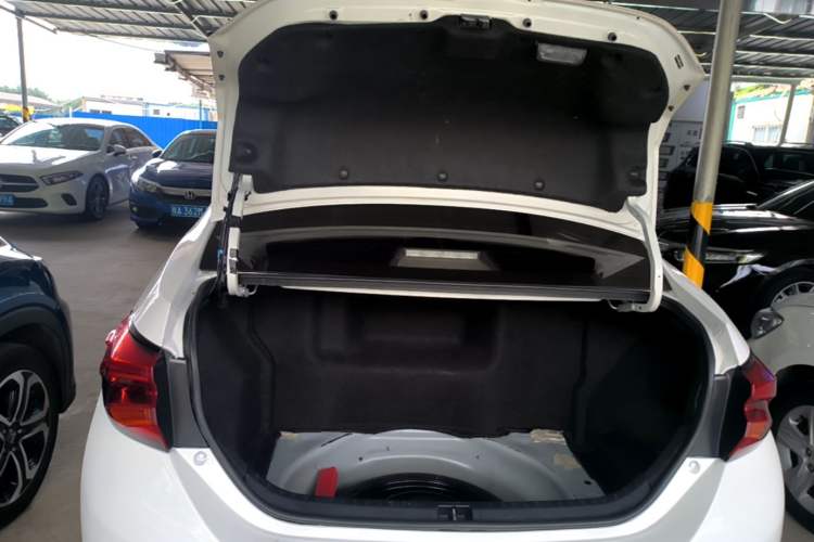 Used Toyota Levin 2017 Revised Dual-Engine 1.8H GS E-CVT Elite Sunroof Version China V Standard Trunk