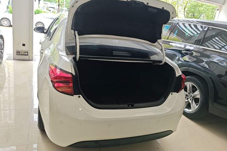Used Toyota Levin 2017 Revised 185T CVT Leading Edition China V Standard Trunk