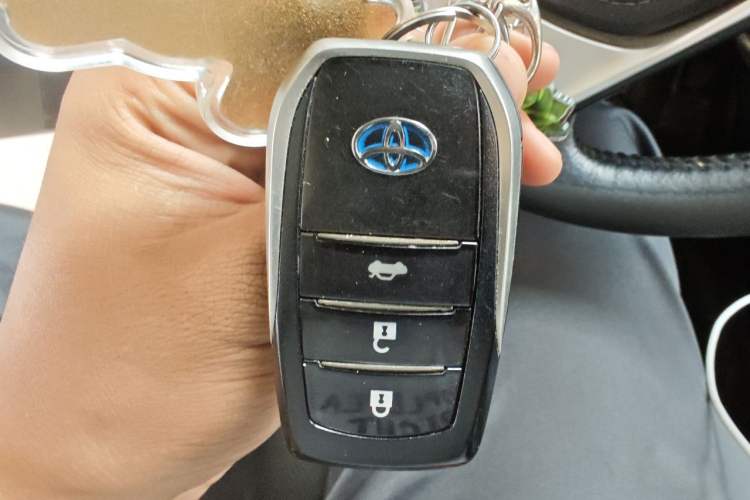 Used Toyota Levin 2017 Revised Dual-Engine 1.8H GS-L E-CVT Leading Edition China V Standard Vehicle Key