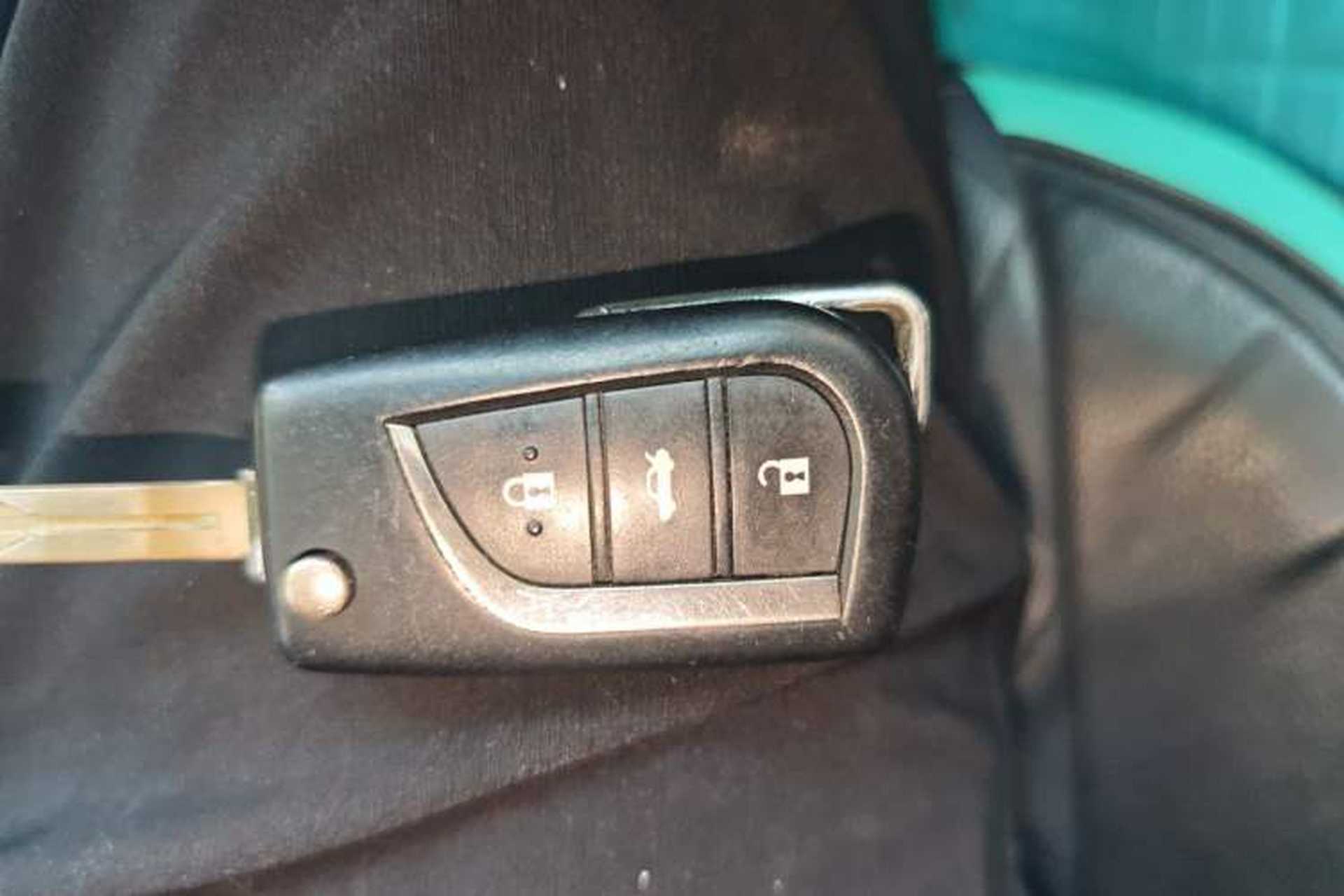 Used Toyota Levin 2017 Revised Version 185T CVT Elite Edition China VI Standard Vehicle Key