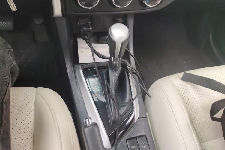 Used Toyota Levin 2017 Revised Version 185T CVT Elite Edition China VI Standard Gear Lever