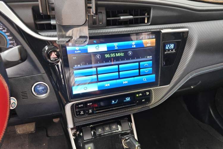 Used Toyota Levin 2018 Dual-Engine 1.8H GS-V E-CVT Prestige Version China V Standard Audio And AC Panel