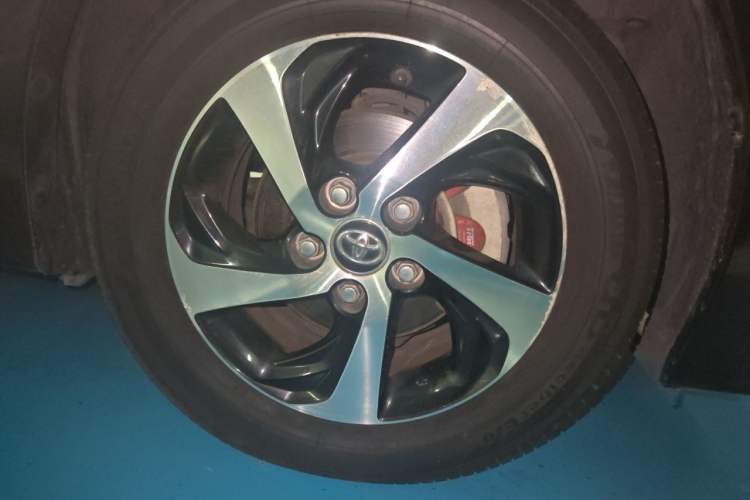 Used Toyota Levin 2018 185T CVT Luxury Edition Right Front Wheel Hub