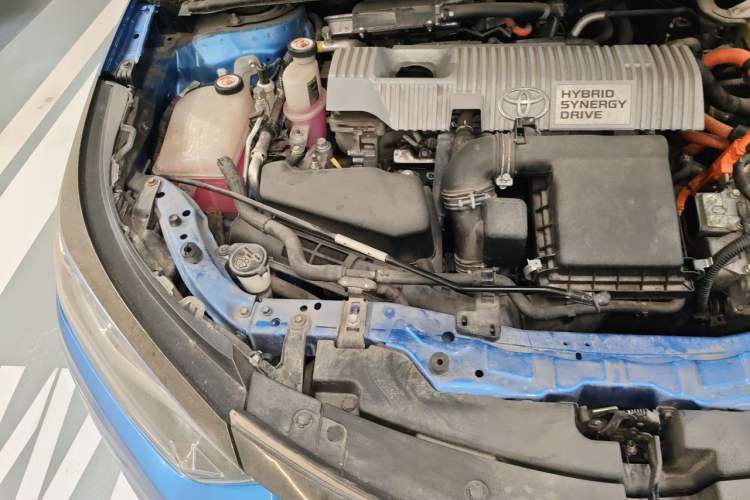 Used Toyota Levin 2018 Dual-Engine 1.8H GS-V E-CVT Prestige Version China VI Standard Engine Bay Right