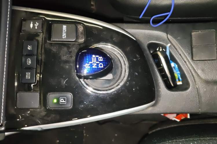 Used Toyota Levin 2018 Dual-Engine 1.8H GS-V E-CVT Prestige Version China VI Standard Gear Lever