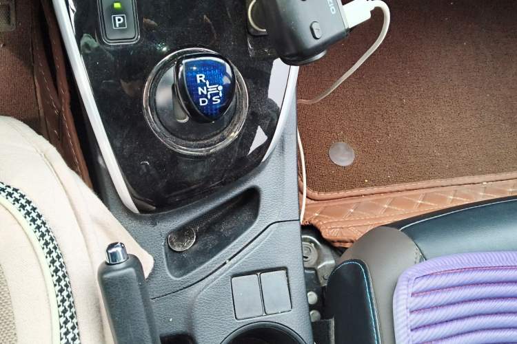Used Toyota Levin 2018 Dual-Engine 1.8H GS-V E-CVT Prestige Version China V Standard Gear Lever