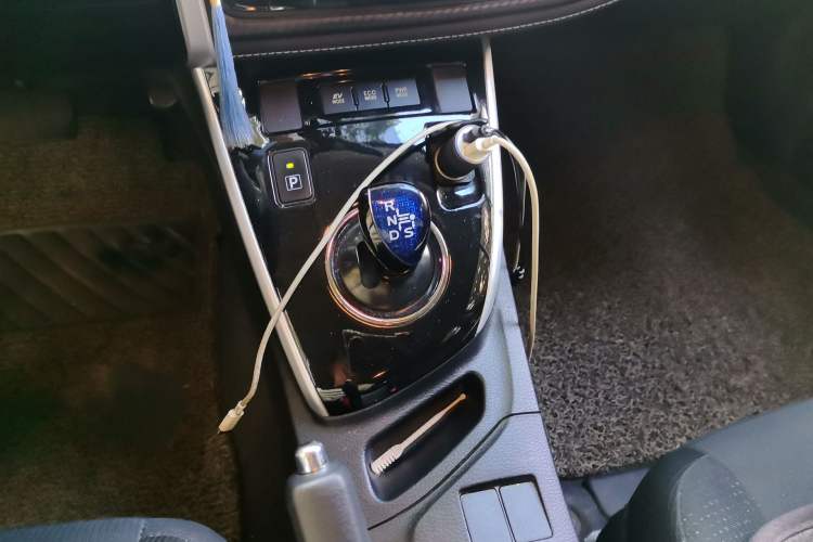 Used Toyota Levin 2018 Dual-Engine 1.8H GS-V E-CVT Prestige Version China V Standard Gear Lever