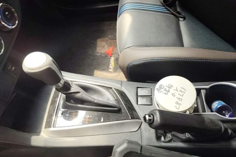 Used Toyota Levin 2018 185T CVT Prestige Version China VI Standard Gear Lever