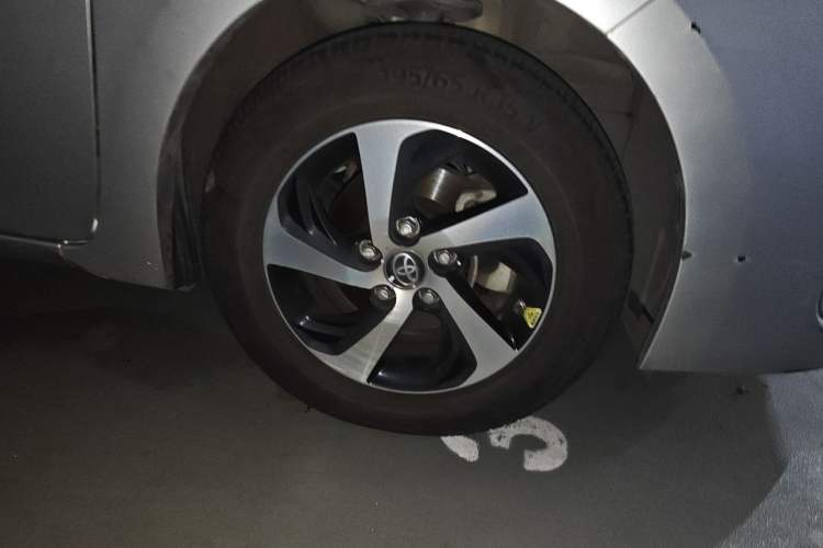Used Toyota Levin 2018 185T CVT Luxury Edition Right Front Wheel Hub