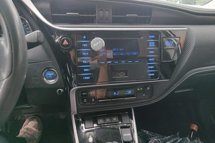 Used Toyota Levin 2018 Dual-Engine 1.8H GS-V E-CVT Prestige Version China VI Standard Audio And AC Panel