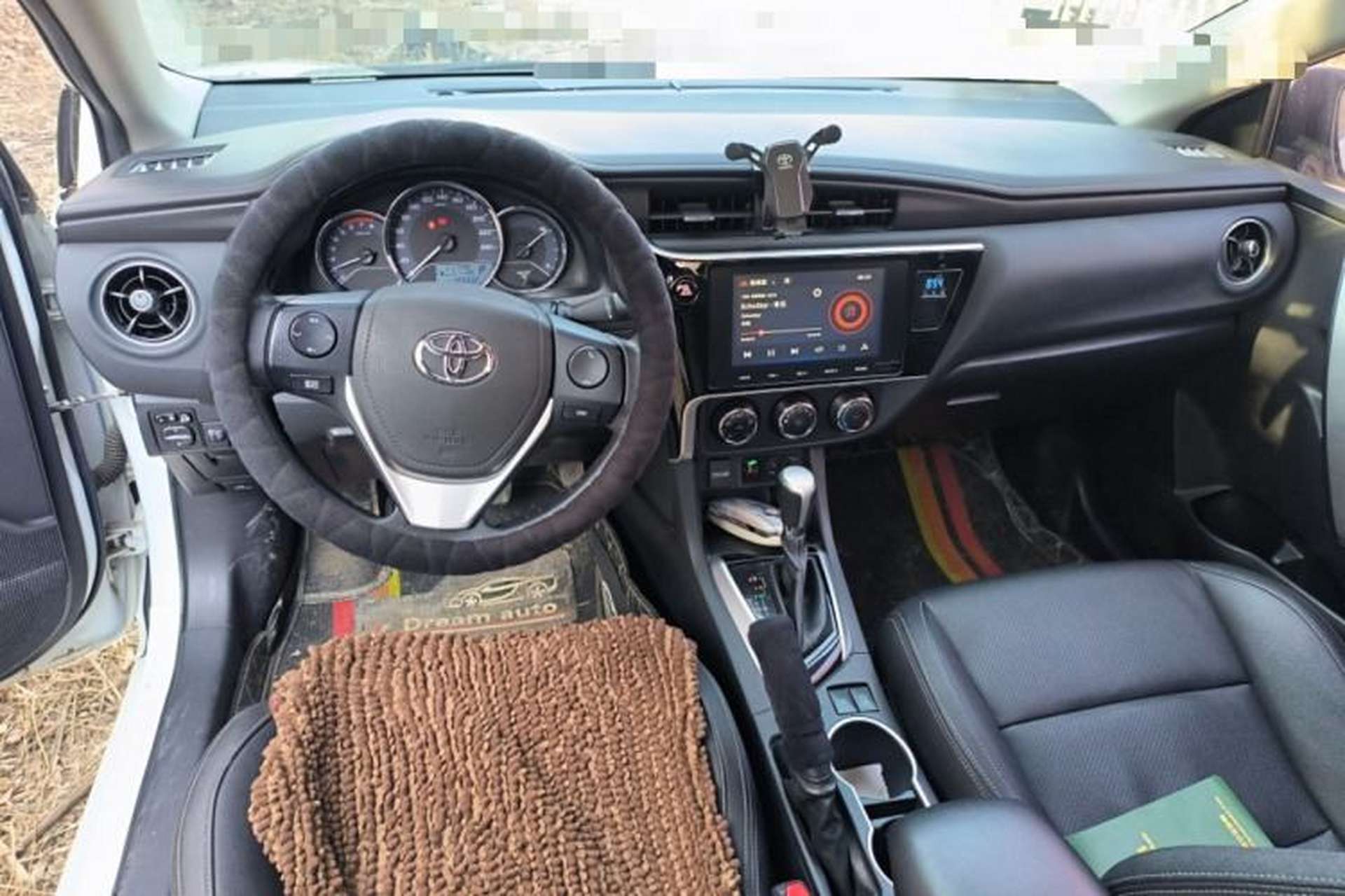 Used Toyota Levin 2018 185T CVT Luxury Edition Center Console
