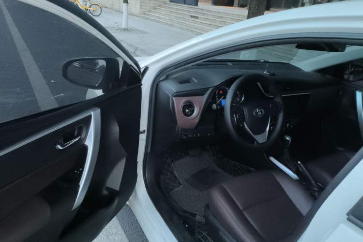 Used Toyota Levin 2018 185T CVT Luxury Edition Driver Seat