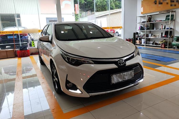 Used Toyota Levin 2018 185T CVT Luxury Edition Front Right 45 Deg