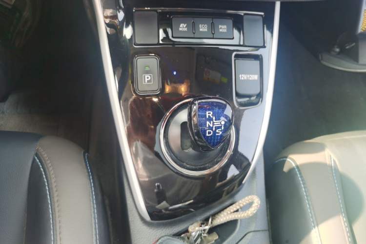 Used Toyota Levin 2018 Dual-Engine 1.8H GS-V E-CVT Prestige Version China V Standard Gear Lever