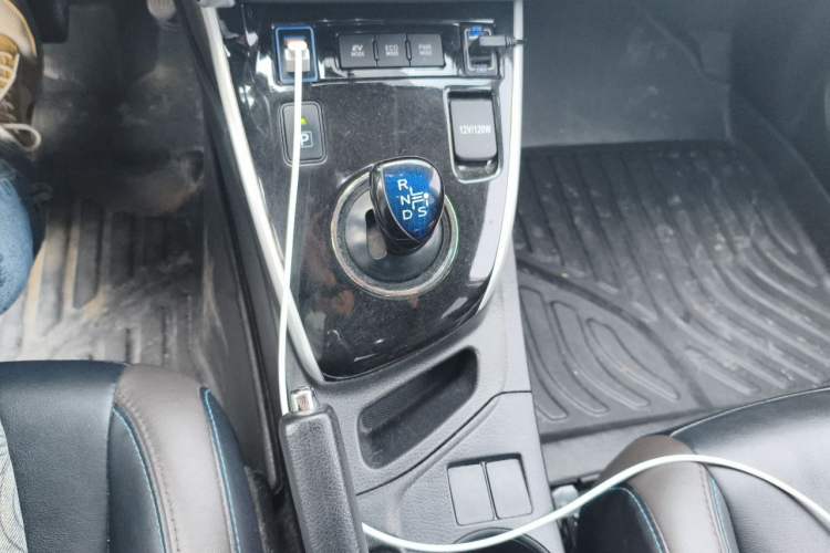 Used Toyota Levin 2018 Dual-Engine 1.8H GS-V E-CVT Prestige Version China V Standard Gear Lever