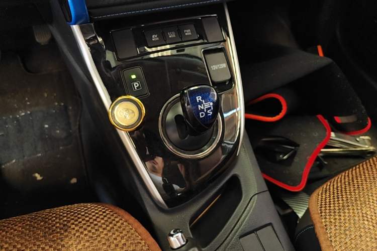 Used Toyota Levin 2018 Dual-Engine 1.8H GS-V E-CVT Prestige Version China VI Standard Gear Lever
