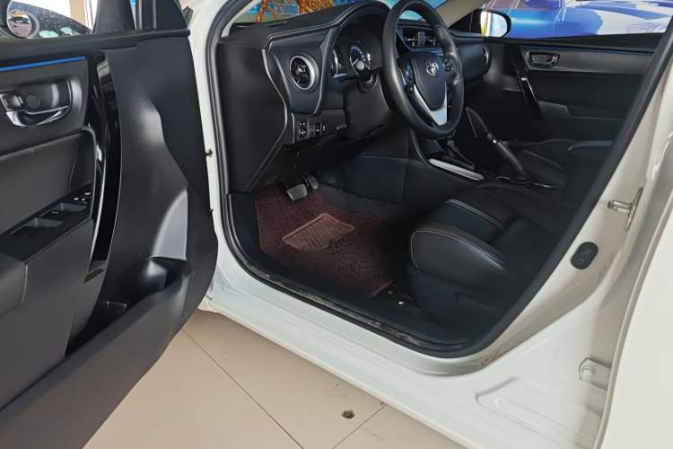 Used Toyota Levin 2018 185T CVT Luxury Edition China V Standard Interior 3