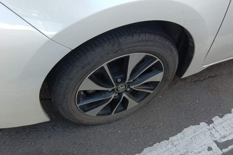 Used Toyota Levin 2018 185T CVT Luxury Edition China V Standard Left Front Wheel Hub