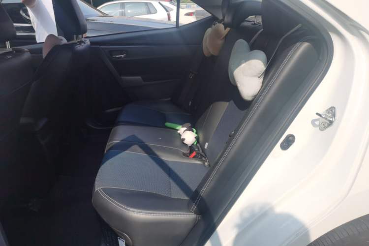 Used Toyota Levin 2018 Dual-Engine 1.8H GS-V E-CVT Prestige Version China V Standard Left Rear Seat