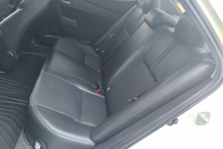 Used Toyota Levin 2018 Dual-Engine 1.8H GS-V E-CVT Prestige Version China V Standard Left Rear Seat