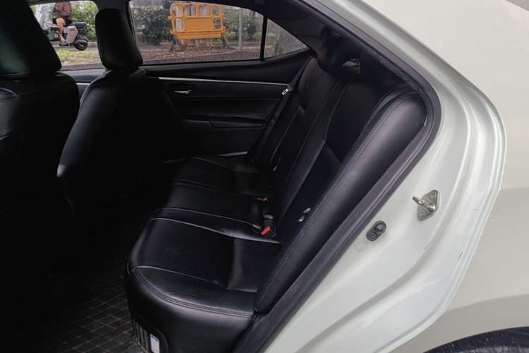 Used Toyota Levin 2018 Dual-Engine 1.8H GS-V E-CVT Prestige Version China VI Standard Left Rear Seat