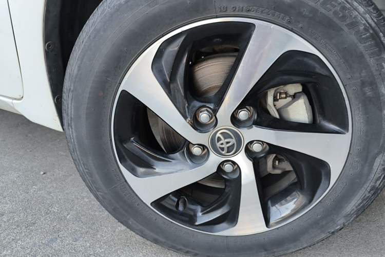 Used Toyota Levin 2018 185T CVT Luxury Edition Right Front Wheel Hub