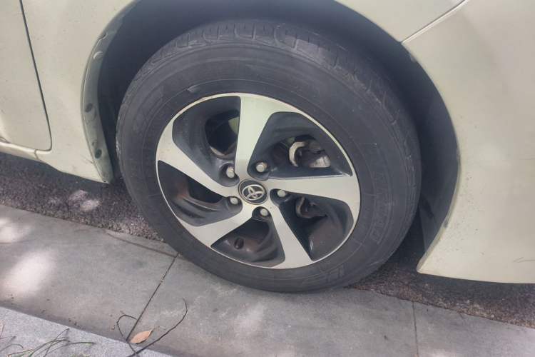 Used Toyota Levin 2018 185T CVT Luxury Edition Right Front Wheel Hub