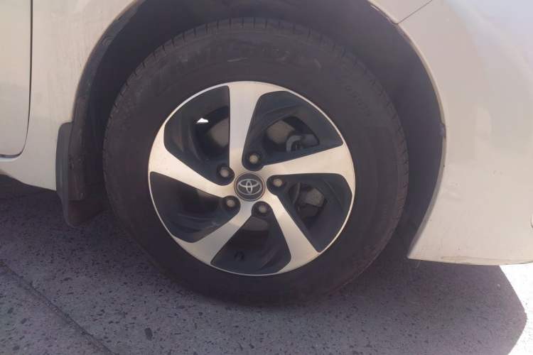 Used Toyota Levin 2018 185T CVT Luxury Edition Right Front Wheel Hub
