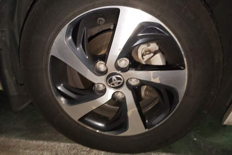 Used Toyota Levin 2018 185T CVT Luxury Edition Right Front Wheel Hub